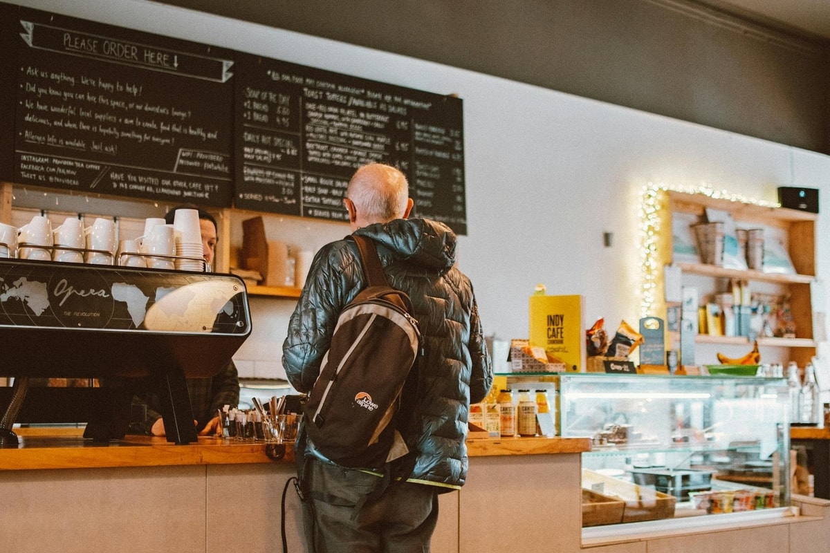 Ilustrasi pembeli di Coffeeshop
Gambar: Pexels