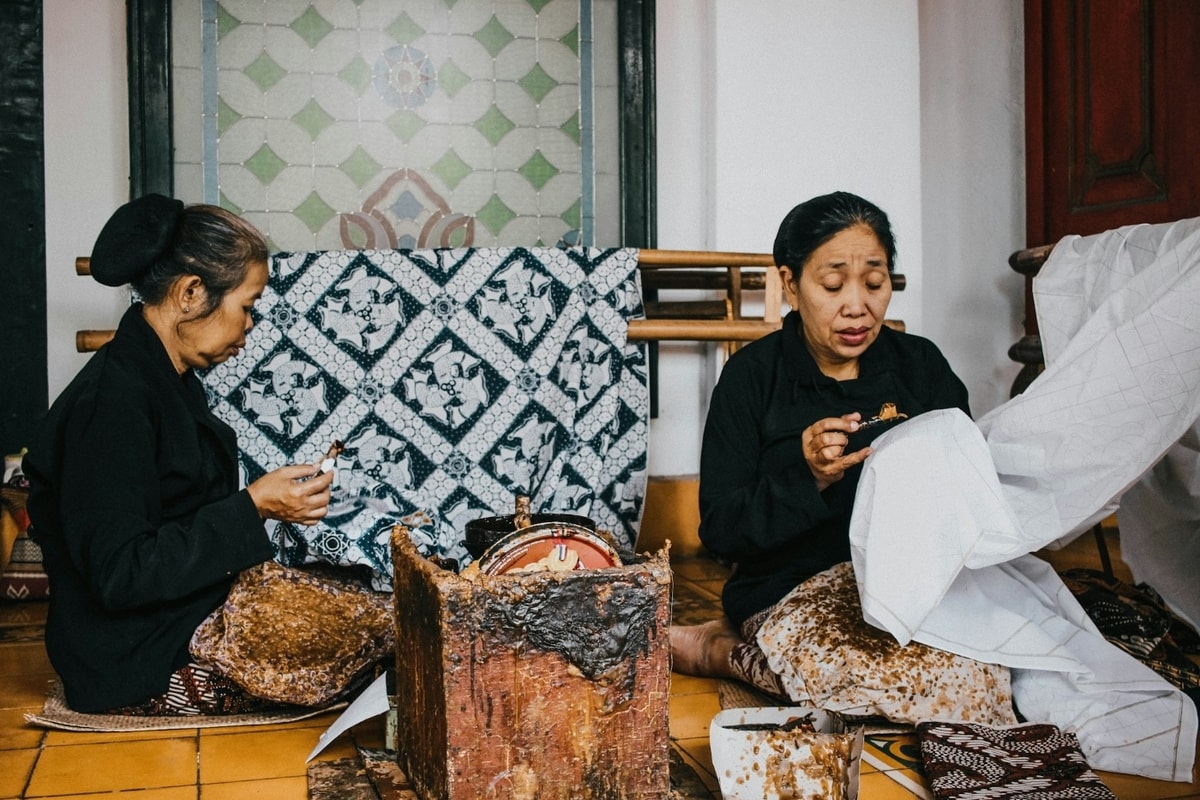 Foto pembatik
Gambar: Unsplash Foto pembatik
Gambar: Unsplash