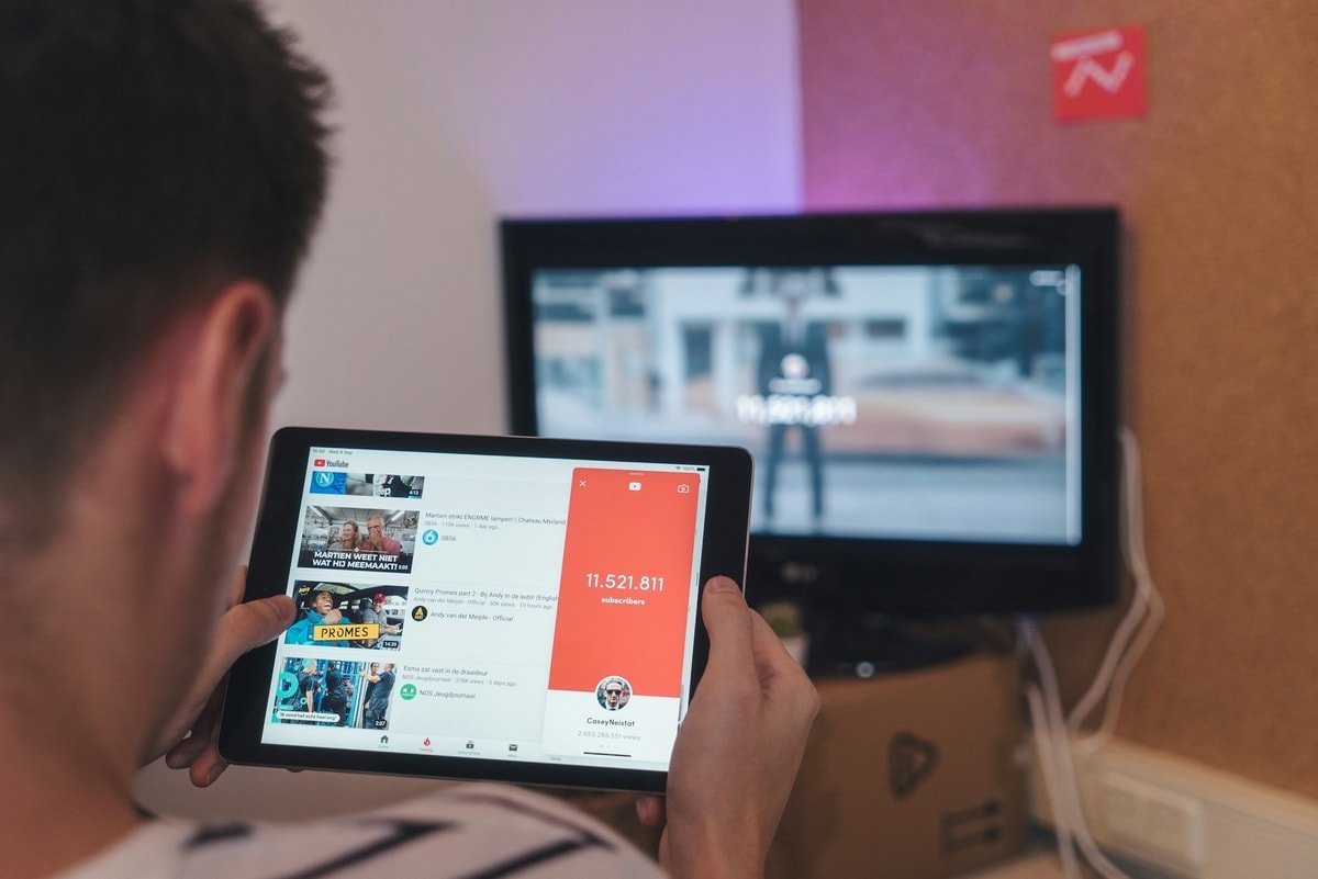 Insight channel YouTube
Gambar: Unsplash