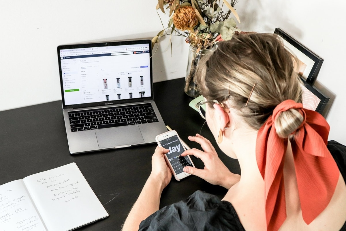 Ilustrasi social media marketing bisnis online.
Gambar: Unsplash Ilustrasi social media marketing bisnis online.
Gambar: Unsplash