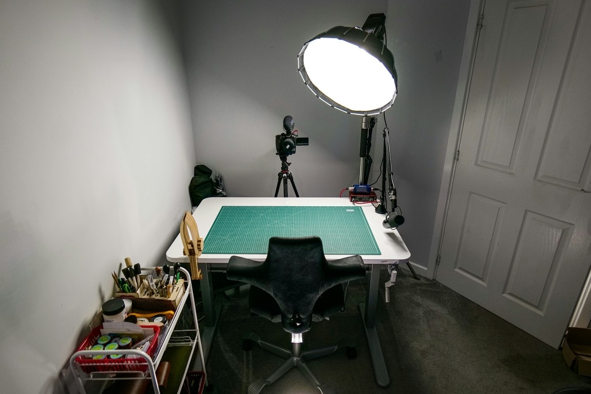 Ilustrasi studio sederhana untuk foto produk
Foto oleh James McKinven di Unsplash Ilustrasi studio sederhana untuk foto produk
Foto oleh James McKinven di Unsplash