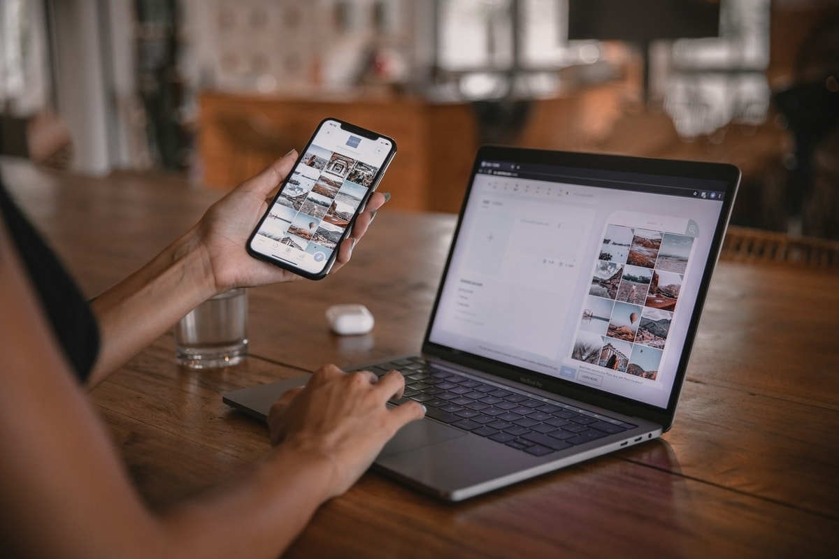 Ilustrasi mobile app dan web app
Foto oleh Plann di Unsplash