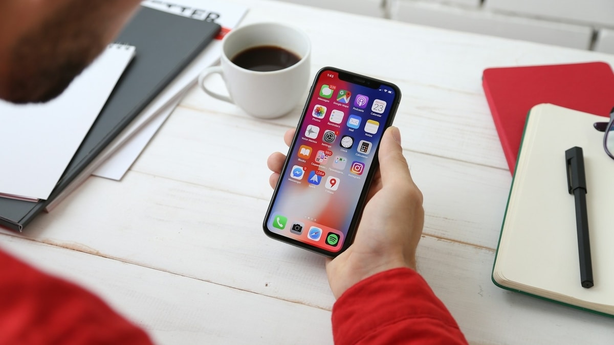 Ilustrasi aplikasi mobile
Foto oleh Yura Fresh di Unsplash