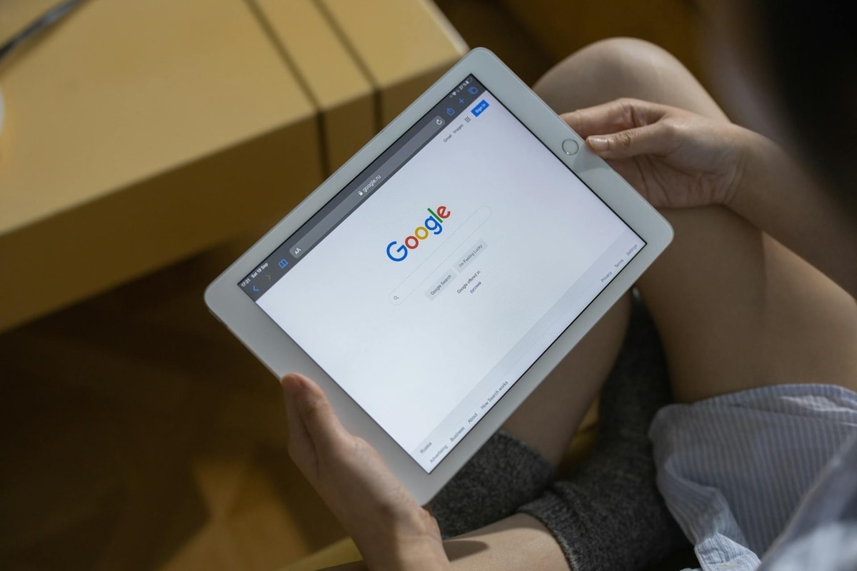 Ilustrasi penggunaan Google
Foto oleh cottonbro studio di Pexels