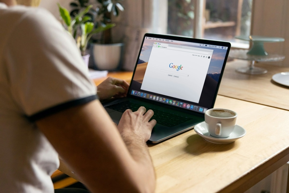 Ilustrasi pengguna Google
Foto oleh Firmbee.com di Unsplash