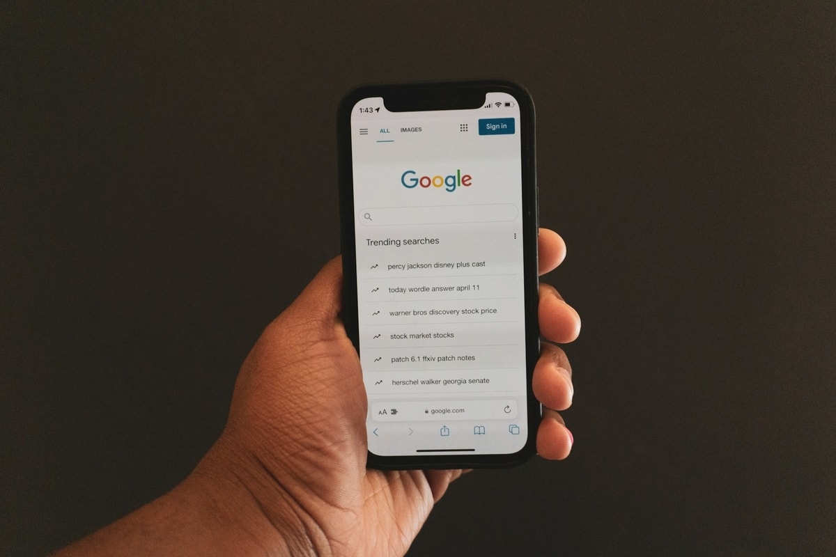 Ilustrasi penggunaan Google
Foto oleh Terrillo Walls di Unsplash