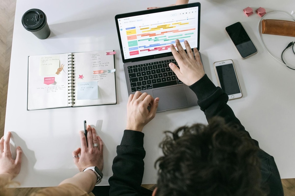 Ilustrasi jadwal konten media sosial
Foto oleh Ivan S di Pexels Ilustrasi jadwal konten media sosial
Foto oleh Ivan S di Pexels
