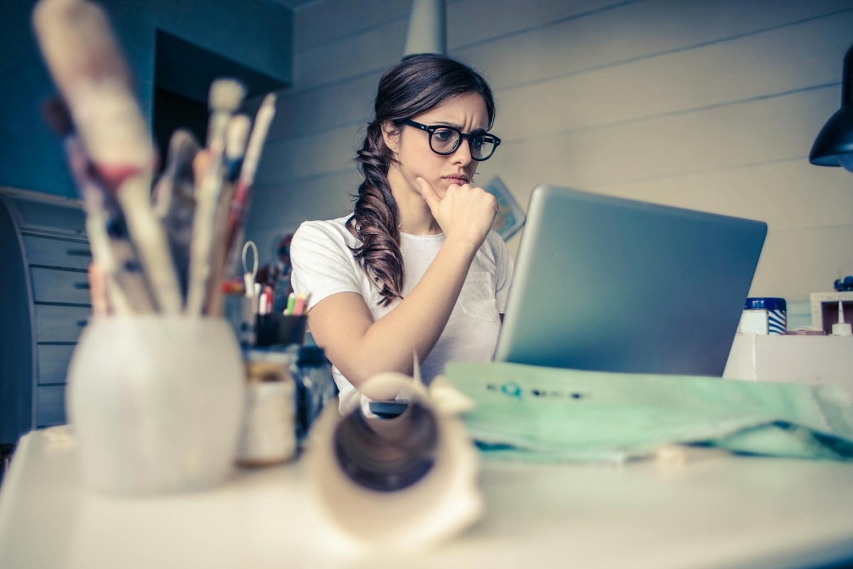 Konsep strategi pricing freelancer untuk menentukan tarif jasa yang menguntungkan.
Foto oleh Andrea Piacquadio di Pexels Konsep strategi pricing freelancer untuk menentukan tarif jasa yang menguntungkan.
Foto oleh Andrea Piacquadio di Pexels