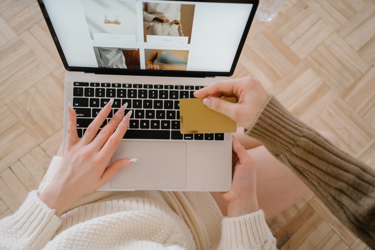 Ilustrasi customer membeli produk online
Gambar: Pexels Ilustrasi customer membeli produk online
Gambar: Pexels
