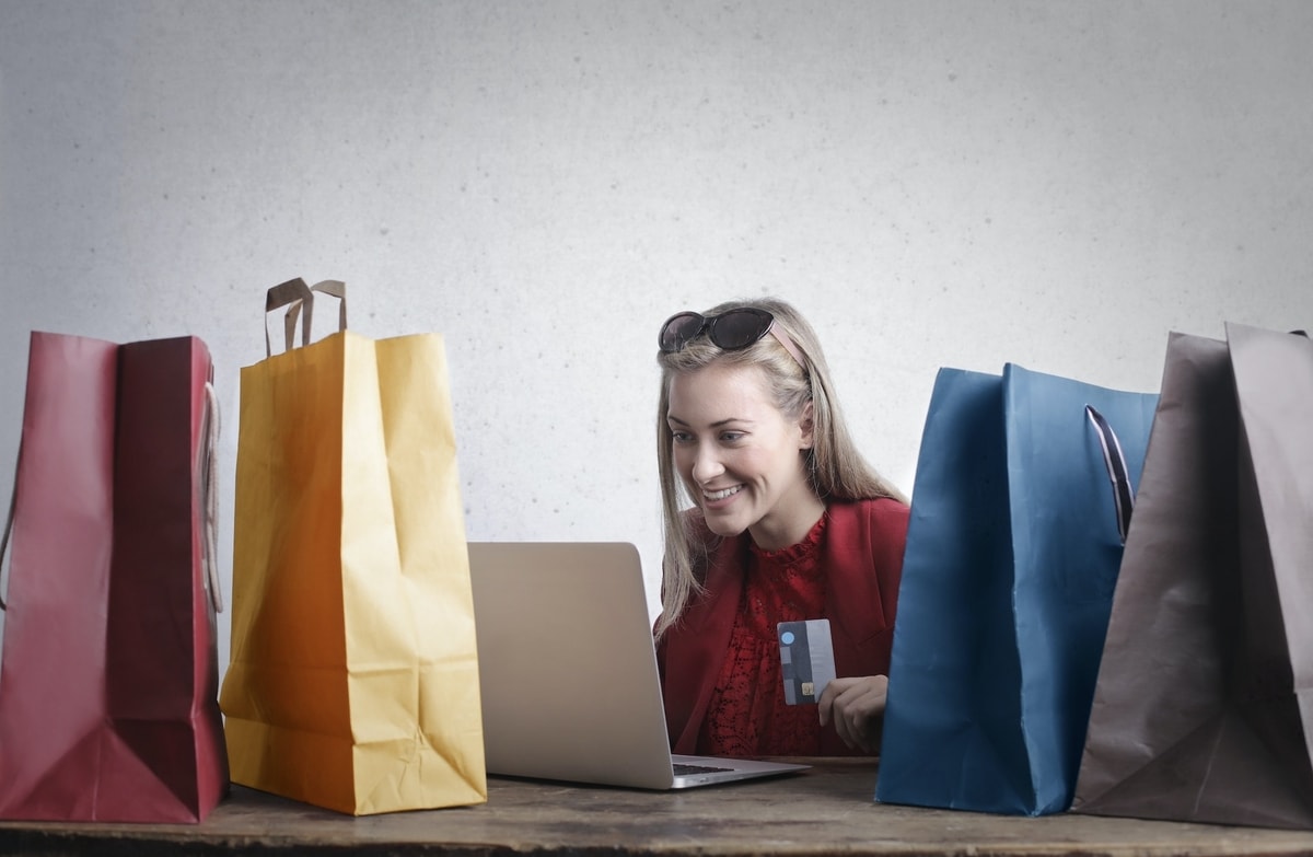 Ilustrasi customer membeli produk secara online
Gambar: Pexels Ilustrasi customer membeli produk secara online
Gambar: Pexels